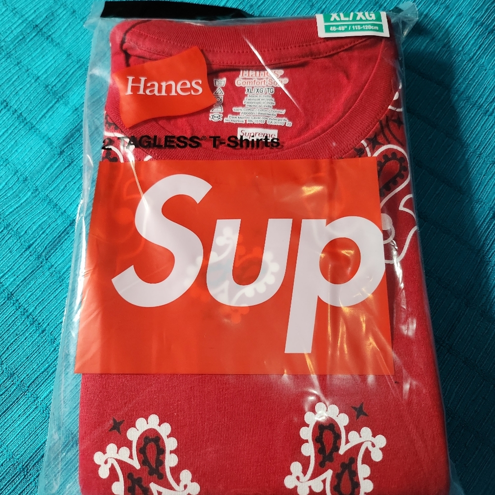 SUPREME Hanes Bandana Tagless Tees (2 Pack) Red Paisles size xlarge